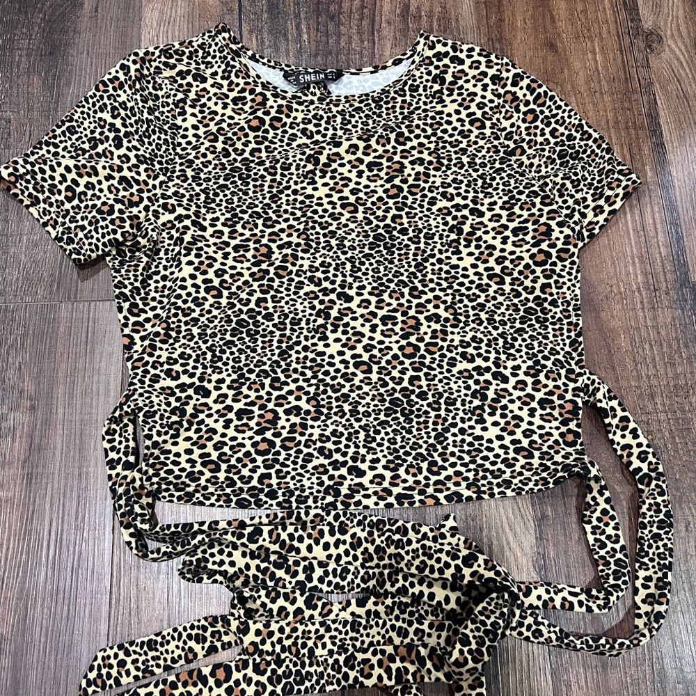 Animal Print Short Sleeve Crop